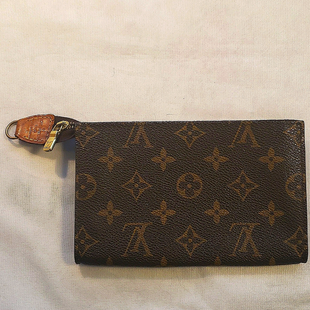 Louis Vuitton Small Bucket Pouch